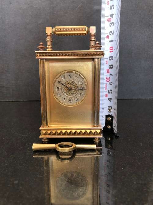 STUNNING SOLID BRASS FRENCH CARRIAGE CLOCK WITH BEVELLED GLASS WORKING PERFECTLY WITH THE KEY