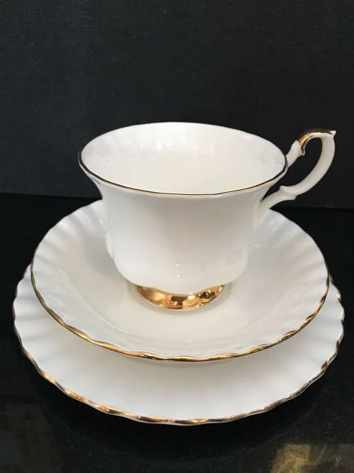 Stunning Vintage  "Val D' Or"  Royal Albert Fine Bone China - White and Gold Trio