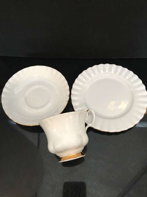 Stunning Vintage  "Val D' Or"  Royal Albert Fine Bone China - White and Gold Trio
