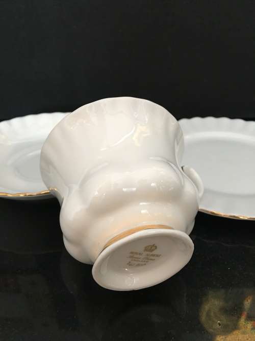 Stunning Vintage  "Val D' Or"  Royal Albert Fine Bone China - White and Gold Trio