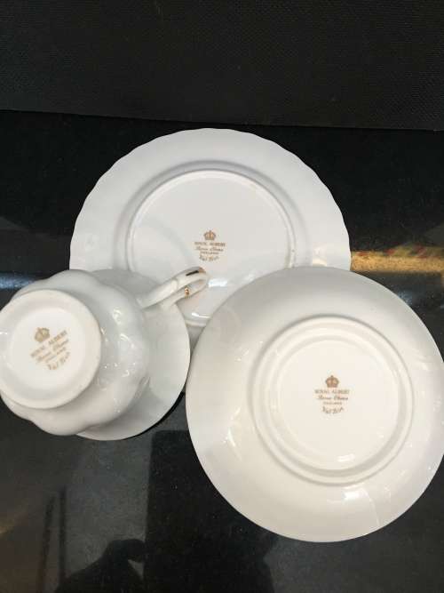 Stunning Vintage  "Val D' Or"  Royal Albert Fine Bone China - White and Gold Trio