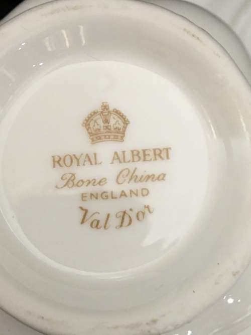 Stunning Vintage  "Val D' Or"  Royal Albert Fine Bone China - White and Gold Trio