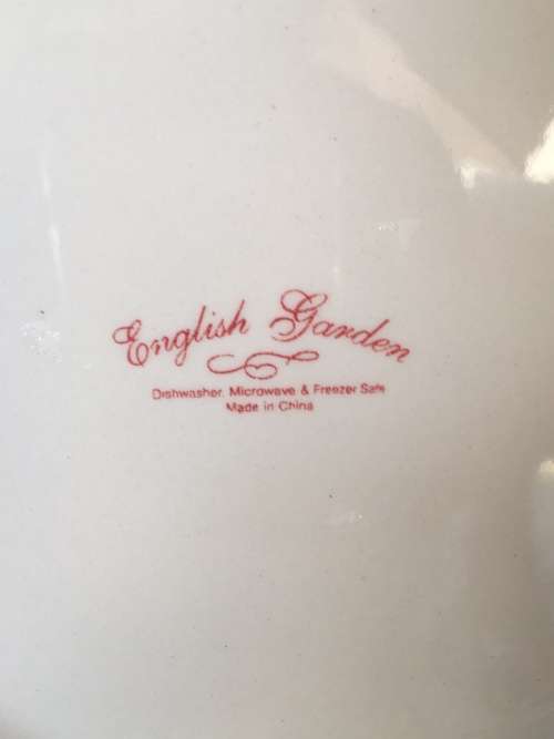 Stunning Vintage Red & White English Garden Made in China Large Porcelain Plate 27 cm