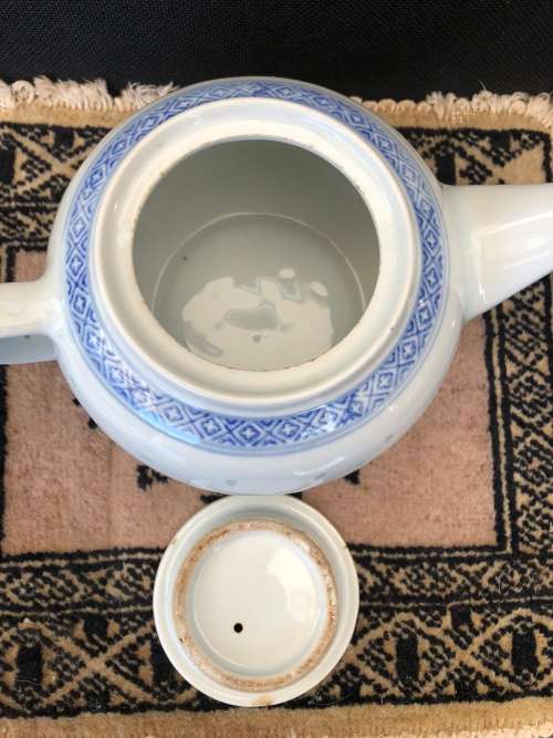 Beautiful Vintage Jingdezhen Porcelain Blue & White Rice Design Tea Pot & Flat Lid, 1lt