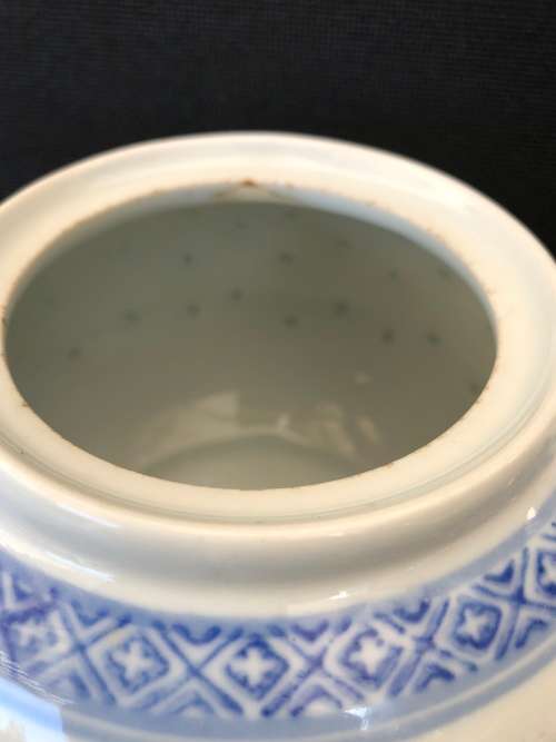 Beautiful Vintage Jingdezhen Porcelain Blue & White Rice Design Tea Pot & Flat Lid, 1lt