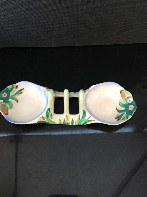 Beautifu Clarice Cliff 'Water Lily' Toast Rack c1936 from the water lily range. Newport Pottery.