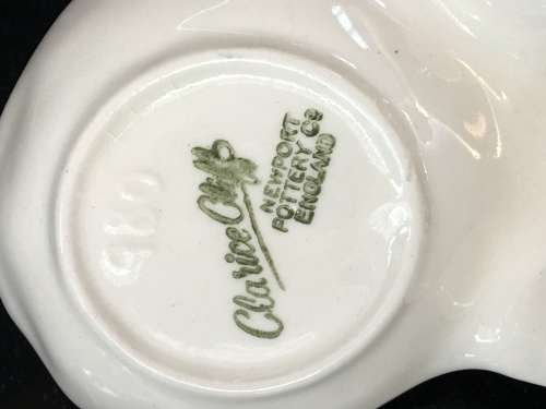 Beautifu Clarice Cliff 'Water Lily' Toast Rack c1936 from the water lily range. Newport Pottery.