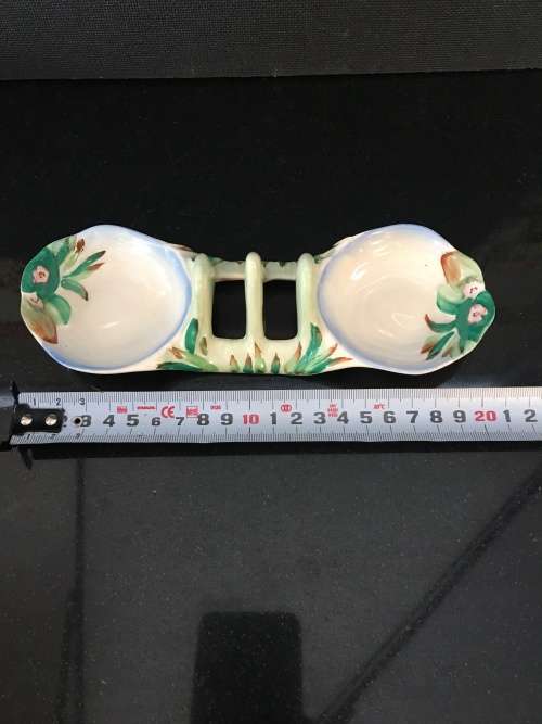 Beautifu Clarice Cliff 'Water Lily' Toast Rack c1936 from the water lily range. Newport Pottery.