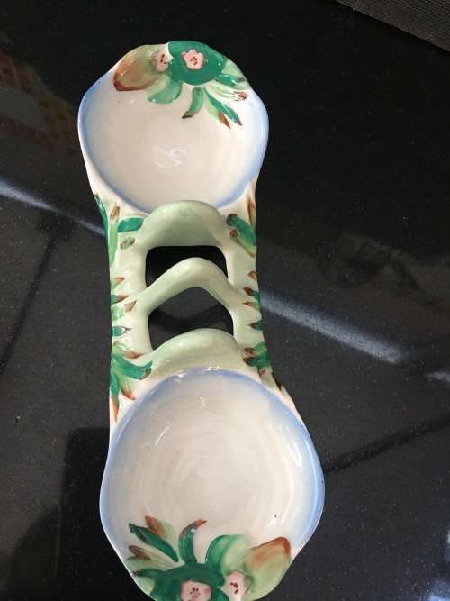 Beautifu Clarice Cliff 'Water Lily' Toast Rack c1936 from the water lily range. Newport Pottery.