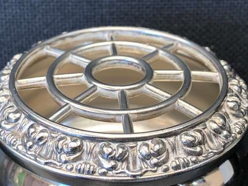 WOW !!! SMALL EMBOSSED VINTAGE LANTHE SILVER PLATED TABLE CENTRE DISPLAY ROSE BOWL WITH MARKINGS