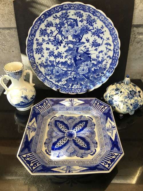 Stunning Vintage Large Blue and white Delft Royal Gouda Finial Lidded Bowl on Feet