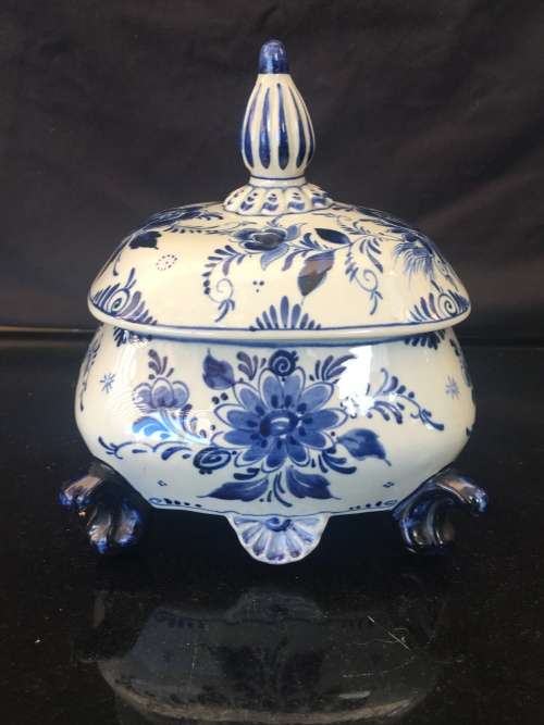 Stunning Vintage Large Blue and white Delft Royal Gouda Finial Lidded Bowl on Feet