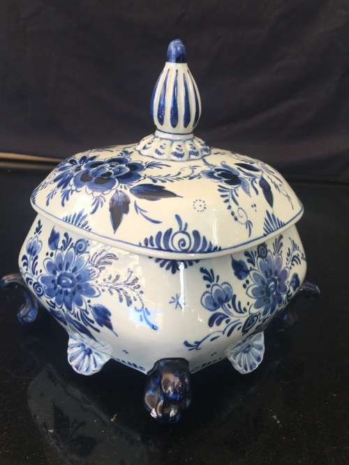 Stunning Vintage Large Blue and white Delft Royal Gouda Finial Lidded Bowl on Feet