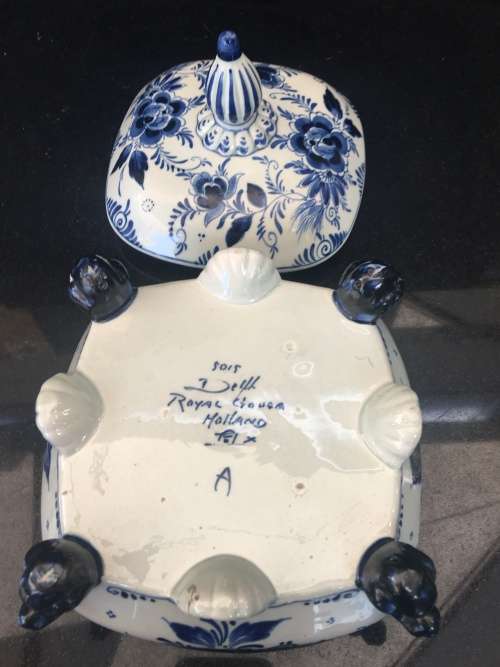 Stunning Vintage Large Blue and white Delft Royal Gouda Finial Lidded Bowl on Feet