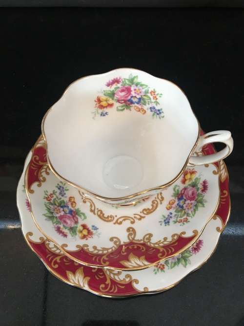 Ultra Rare c1939 Reg:832881 Royal Albert "CANTERBURY" Red Floral & Gold Gilt Tea Trio