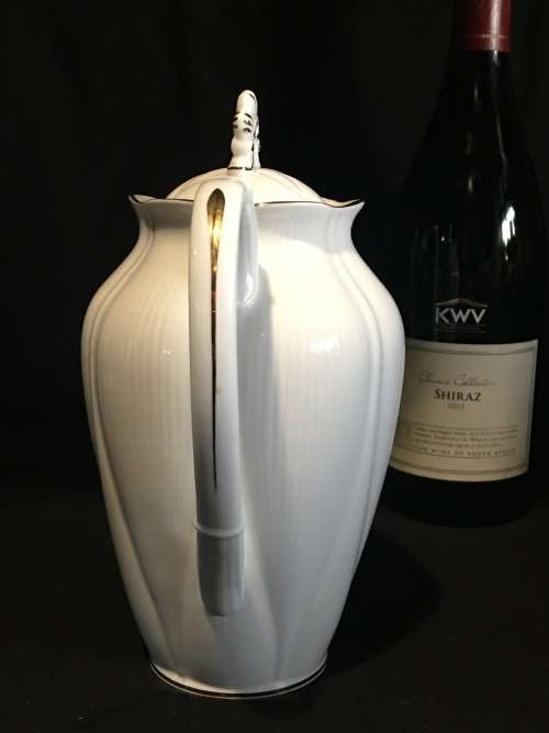 Collectors Ultra Ultra Rare Discontinued c1967 - 1979s  Royal Albert Coronet Coffee Pot. Mint.