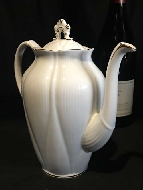 Collectors Ultra Ultra Rare Discontinued c1967 - 1979s  Royal Albert Coronet Coffee Pot. Mint.