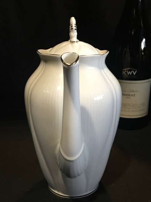 Collectors Ultra Ultra Rare Discontinued c1967 - 1979s  Royal Albert Coronet Coffee Pot. Mint.