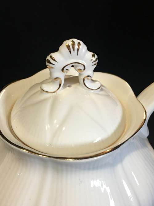 Collectors Ultra Ultra Rare Discontinued c1967 - 1979s  Royal Albert Coronet Coffee Pot. Mint.