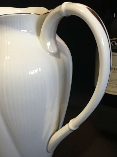 Collectors Ultra Ultra Rare Discontinued c1967 - 1979s  Royal Albert Coronet Coffee Pot. Mint.