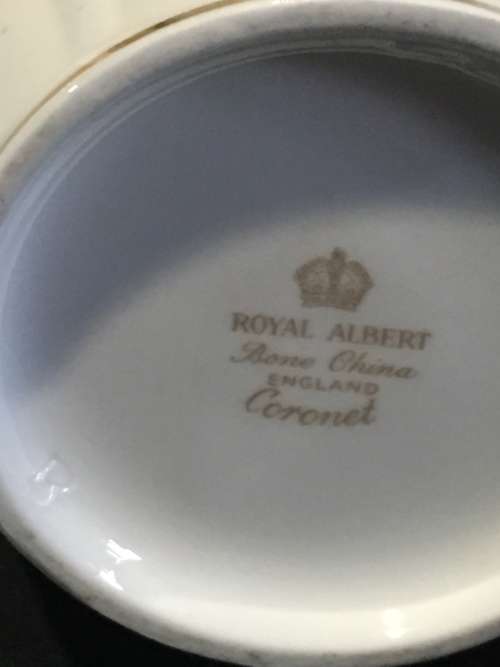 Collectors Ultra Ultra Rare Discontinued c1967 - 1979s  Royal Albert Coronet Coffee Pot. Mint.