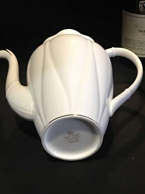 Collectors Ultra Ultra Rare Discontinued c1967 - 1979s  Royal Albert Coronet Coffee Pot. Mint.