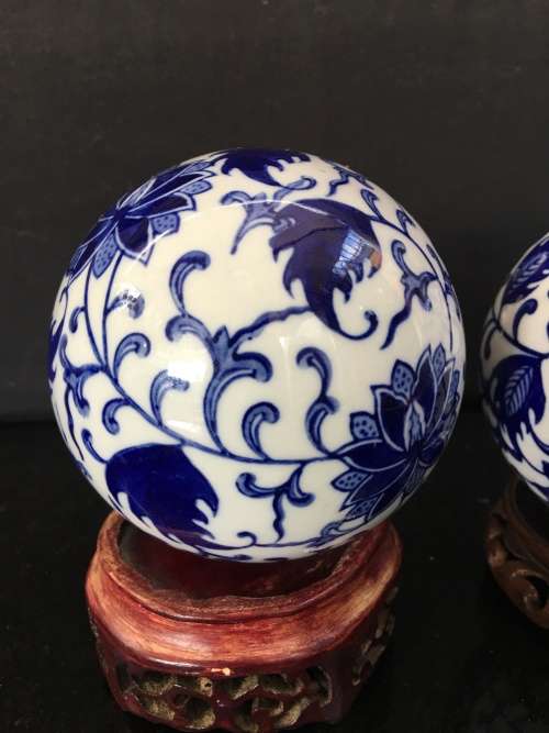 set of 2 Beautiful Blue & White Ming Style Chinese Hand Painted Porcelain Large Balls