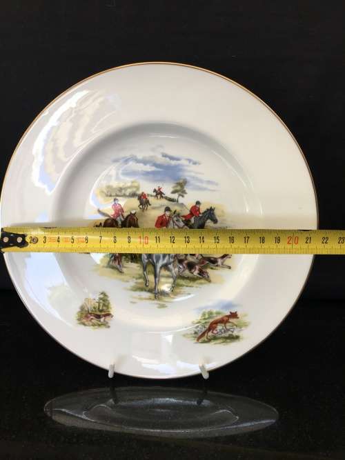 Stunning Vintage Royal Worcester Fine Bone China Horse and hound fox hunting Display Plate. 23 cm