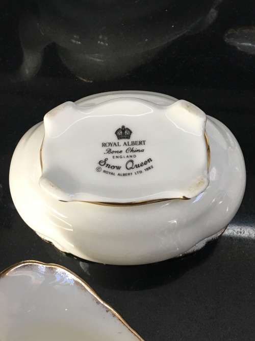 WOW !!! Ultra Rare 1982 Royal Albert Bone China Snow Queen Tea Set For 2 Scalloped White & Gold Gilt