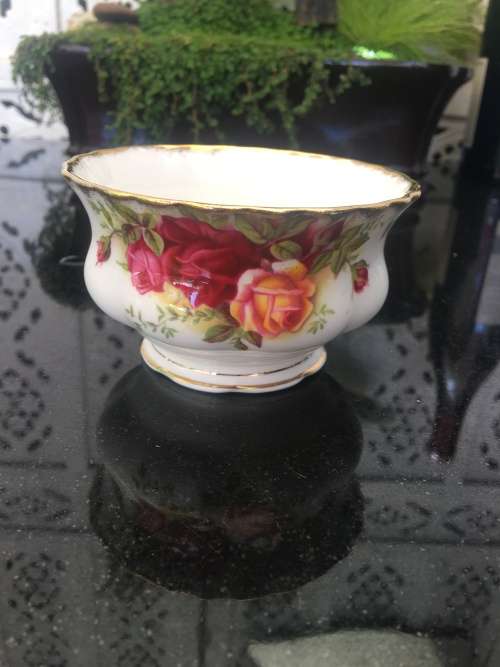 Collectors 1962 Royal Albert "Old Country Roses" Porcelain Open Sugar Pot. Mint Condition. 1Lt