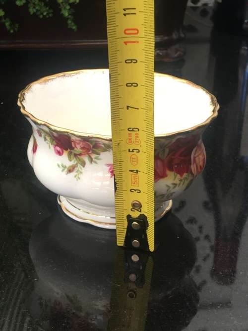 Collectors 1962 Royal Albert "Old Country Roses" Porcelain Open Sugar Pot. Mint Condition. 1Lt