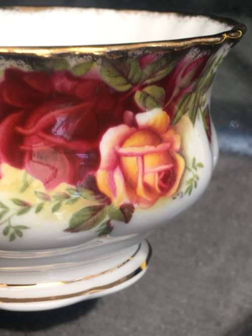 Collectors 1962 Royal Albert "Old Country Roses" Porcelain Open Sugar Pot. Mint Condition. 1Lt