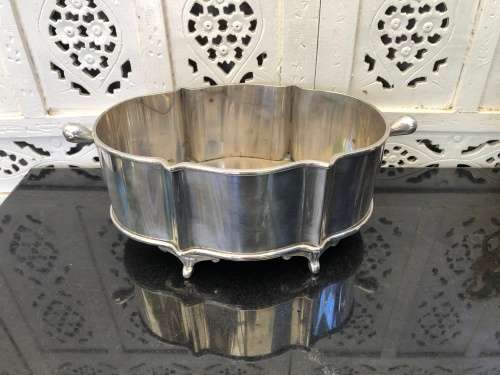 WOW !!! LARGE VINTAGE FOOTED SILVER PLATED TWIN HANDLED PLANTER - UNMARKED