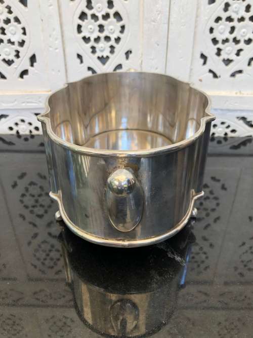 WOW !!! LARGE VINTAGE FOOTED SILVER PLATED TWIN HANDLED PLANTER - UNMARKED