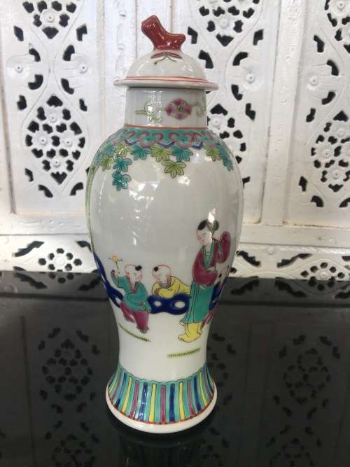 Chinese Jiangxi Jingdezhen Reputable Porcelain Vase . Early Peoples Republic period 1949-1960s