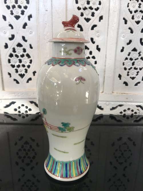 Chinese Jiangxi Jingdezhen Reputable Porcelain Vase . Early Peoples Republic period 1949-1960s