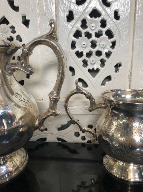 WOW !!! GORGEOUS VINTAGE SILVER PLATED TEA SET ON A SILVER PLATED TWIN HANDLED TRAY
