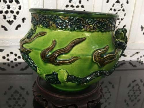Magnificent Detailed Antique Japanese Meiji  Awaji Flambe Glazed Moriage Dragon Jardiniere.