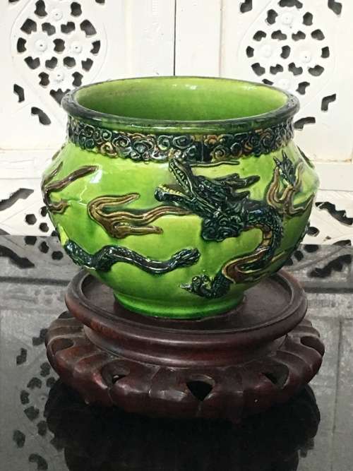 Magnificent Detailed Antique Japanese Meiji  Awaji Flambe Glazed Moriage Dragon Jardiniere.