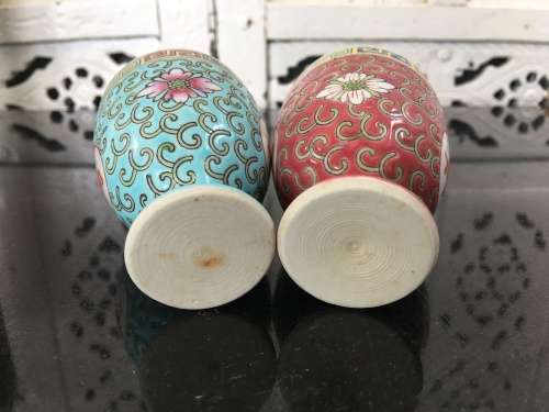 Vintage Hand Painted Red Enamel Zhongguo Jingdezhen Chinese Porcelain Egg Cups x 2