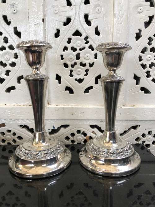 WOW !!! STUNNING PAIR OF VINTAGE SILVER PLATED CANDLESTICKS - IN EXCELLENT CONDITION