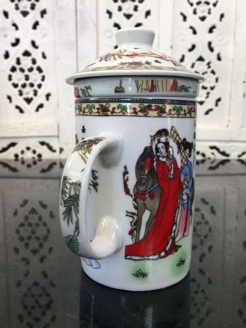 Beautiful 3 Piece Chinese Porcelain Mug with Porcelain Strainer And Lid