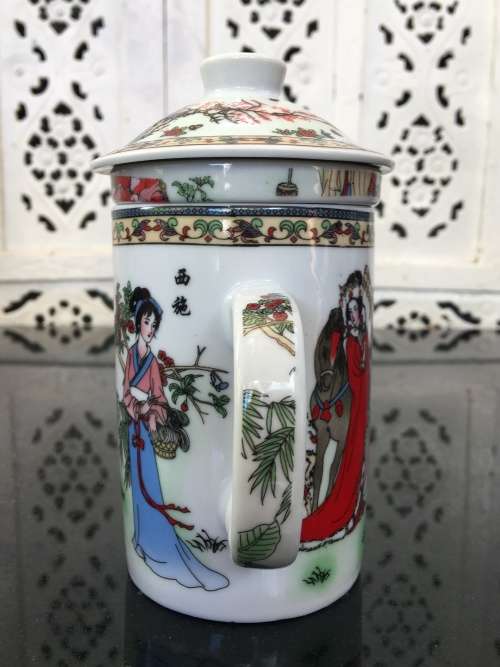 Beautiful 3 Piece Chinese Porcelain Mug with Porcelain Strainer And Lid