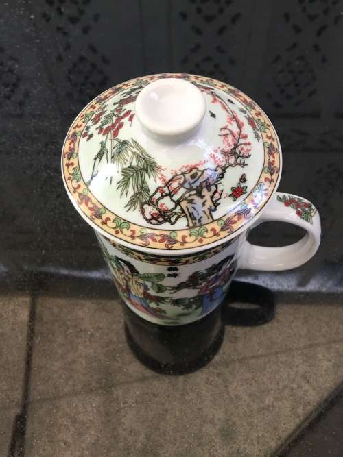 Beautiful 3 Piece Chinese Porcelain Mug with Porcelain Strainer And Lid