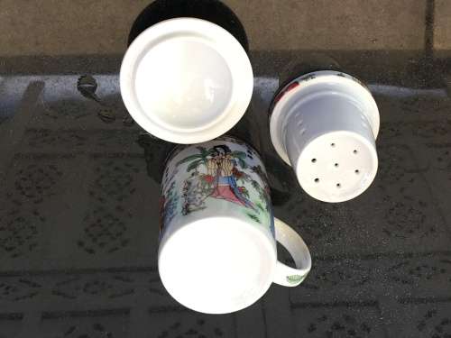 Beautiful 3 Piece Chinese Porcelain Mug with Porcelain Strainer And Lid