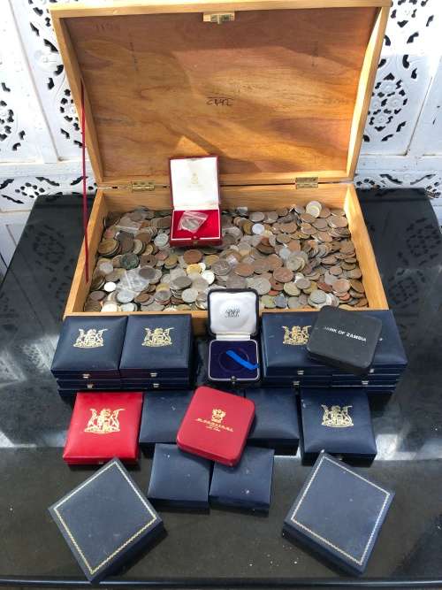WOW !!! MASSIVE COLLECTION OF WORLD COINS WITH SOME COIN CASES - OVER 2000 COINS