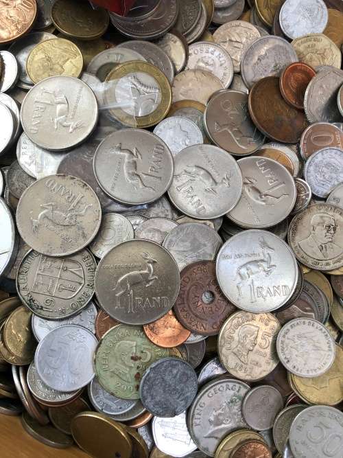 WOW !!! MASSIVE COLLECTION OF WORLD COINS WITH SOME COIN CASES - OVER 2000 COINS