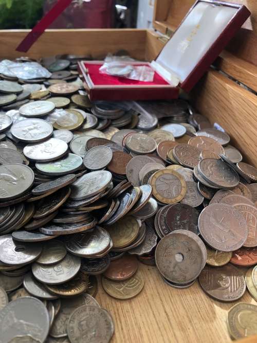 WOW !!! MASSIVE COLLECTION OF WORLD COINS WITH SOME COIN CASES - OVER 2000 COINS