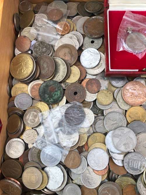 WOW !!! MASSIVE COLLECTION OF WORLD COINS WITH SOME COIN CASES - OVER 2000 COINS