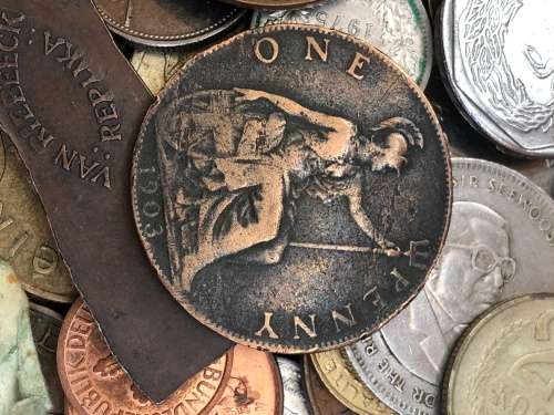 WOW !!! MASSIVE COLLECTION OF WORLD COINS WITH SOME COIN CASES - OVER 2000 COINS